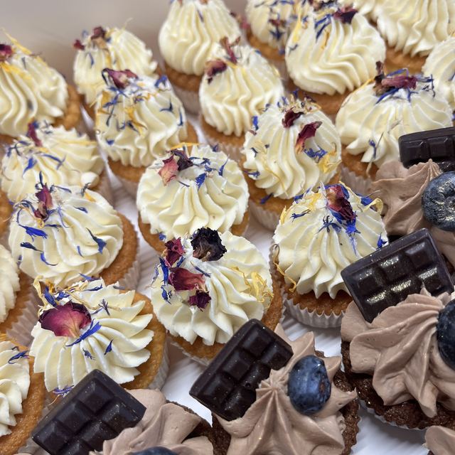 Cupcakes s čokoládou a bobulemi