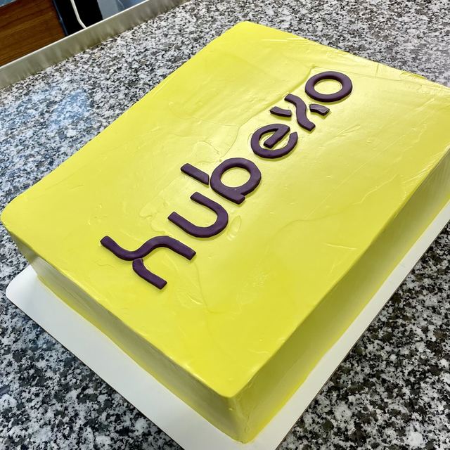 Hubexo — firemní dort